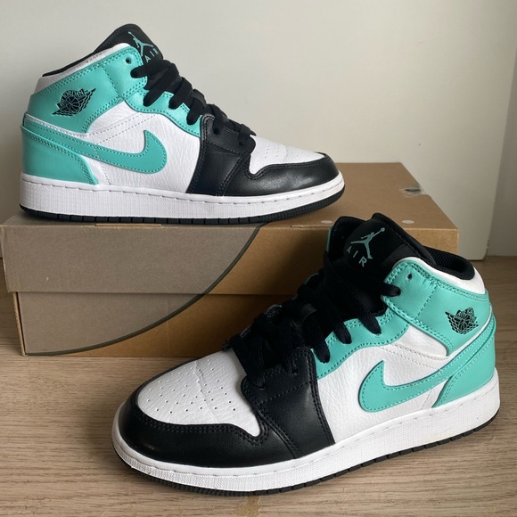 Igloo Tropical Twist Mids Nike Air Jordan Mid Tropical Twist Igloo - Main Image